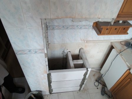 На фото видно разделение внутреннего пространства вентиляционного короба