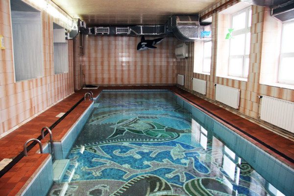 Правильная вентиляция бассейна в коттедже – важнейшее условие его нормальной эксплуатации.