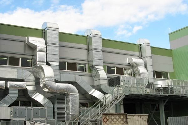 Воздуховоды на производственном помещении