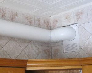 Вытяжной канал из круглой пластиковой трубы